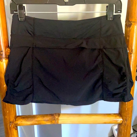 lululemon athletica Dresses & Skirts - Lululemon Black Tennis Skirt SZ 4